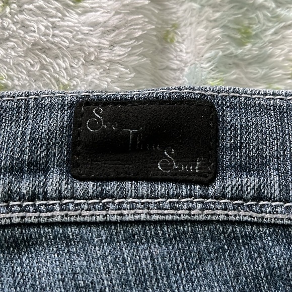 See Thru Soul Women’s 30. “Marilyn skinny” low rise. 98% cotton, 2% spandex. - Picture 3 of 6